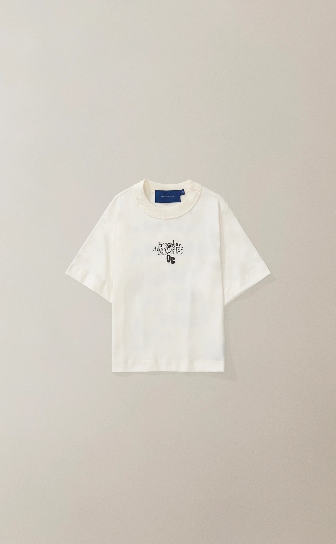 Quadro Creations - Camiseta Baby Tee 'Fiodor' Off White